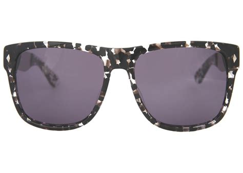 Tortoise Shell Sunglasses | Tortoise shell sunglasses, Sunglasses, Grey lenses