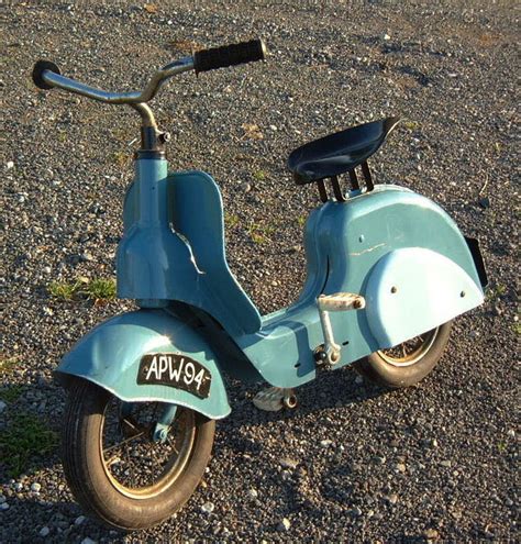 Vintage Vespa style scooter | Collectors Weekly