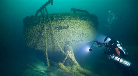 Diver discovers Lake Michigan shipwrecks