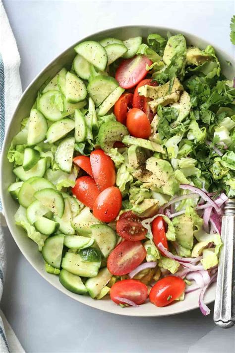 Romaine Tomato Avocado Salad (VIDEO) - Valentina's Corner