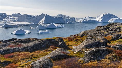 Ilulissat Icefjord or Ilulissat Kangerlua at Disko Bay, Greenland | Windows Spotlight Images