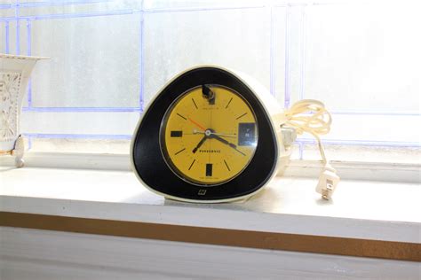 Vintage 1960s Panasonic Clock Radio RC-1091 The Spencer