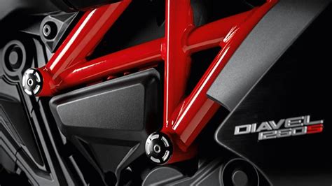 Ducati offers performance accessories for Diavel 1260 - Shifting-Gears