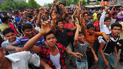 Protests spread in Bangladesh amid arrests | Humanitarian Crises News | Al Jazeera