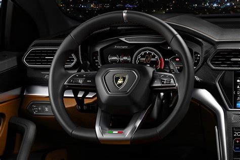 Gambar Lamborghini Urus 2024 - Lihat Foto Interior & Eksterior | Oto