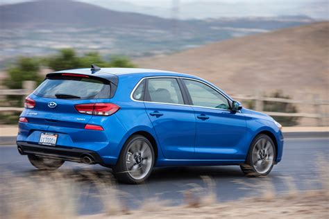 2018 Hyundai Elantra GT Overview - The News Wheel