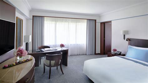 The Right Connection | Rooms & Suites | The Peninsula Manila