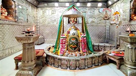 Ujjain Mahakal News: महाकाल मंदिर में आज से गर्भगृह में प्रवेश बंद ...