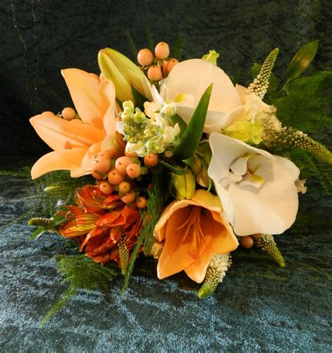 Sandra's Flower Studio.: Peach wedding bouquets