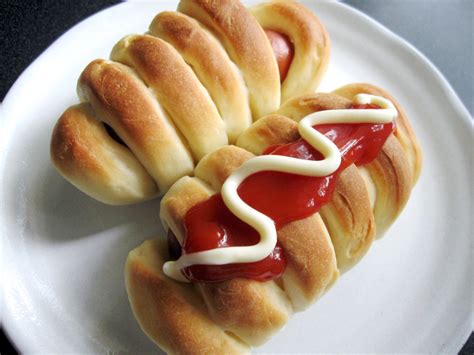 Sausage Bread Rolls – Hiroko's Recipes