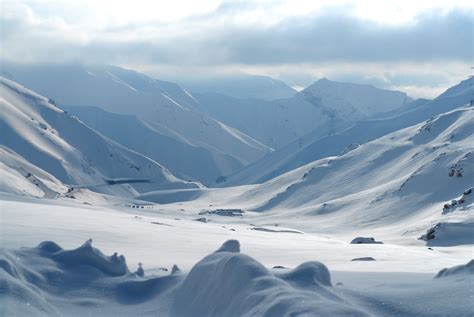 File:Snow covered mountains outside of Salang tunnel in Afghanistan.jpg - Wikimedia Commons