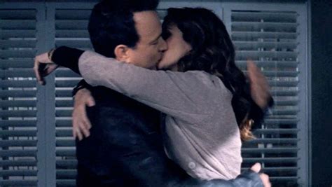 FIRST LOOK: Tom Hanks & Julia Roberts Make Out In New Flick!