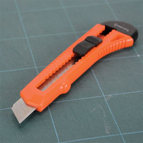 Retractable Craft Knife with Snap-Off Blade Plastic Craft Knife - djkit.com