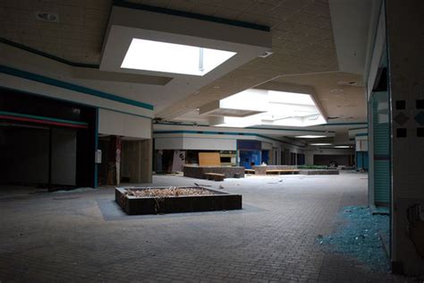 Abandoned Malls in the USA (66 pics)