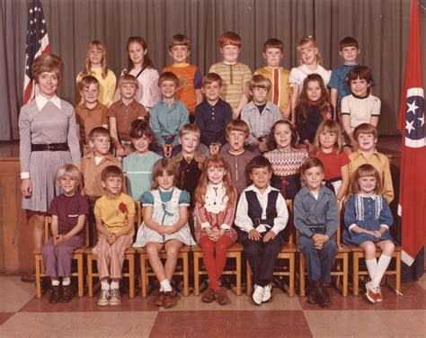 1971/72 elementary school class group photo | School group photo, School portraits, School photos