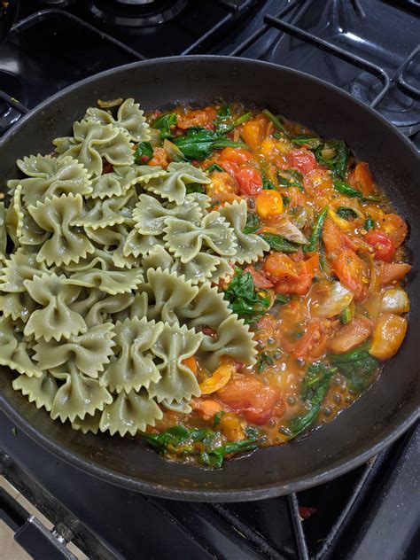 Spinach Farfalle with Fresh Tomatos and Spinach - 365 Calories : r/recipes