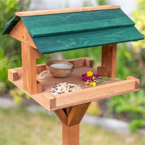 7 Best Wooden Bird Tables - 2022 Buyers Guide | Garden Junkie