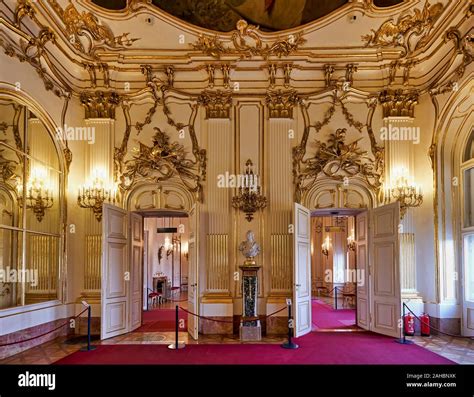 Schonbrunn palace vienna interior hi-res stock photography and images ...