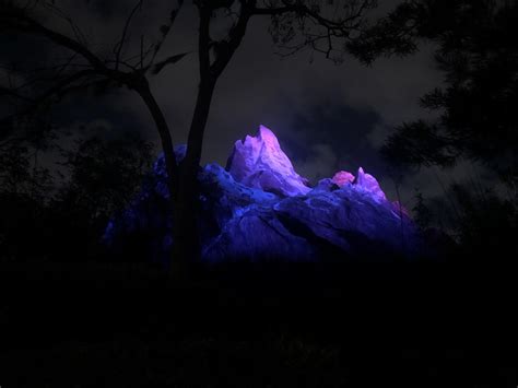 Expedition Everest at Night : r/rollercoasters