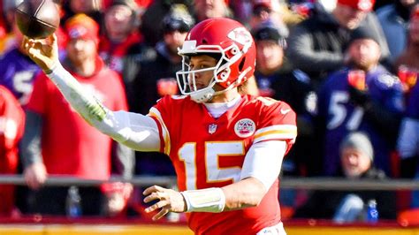 Watch Patrick Mahomes Try His First No-Look Pass of Season, Didn’t ...