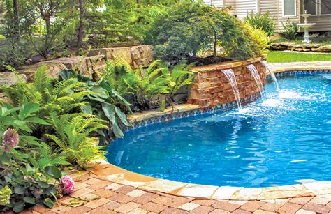 Swimming Pool Landscaping: 5 Plant Varieties to Consider