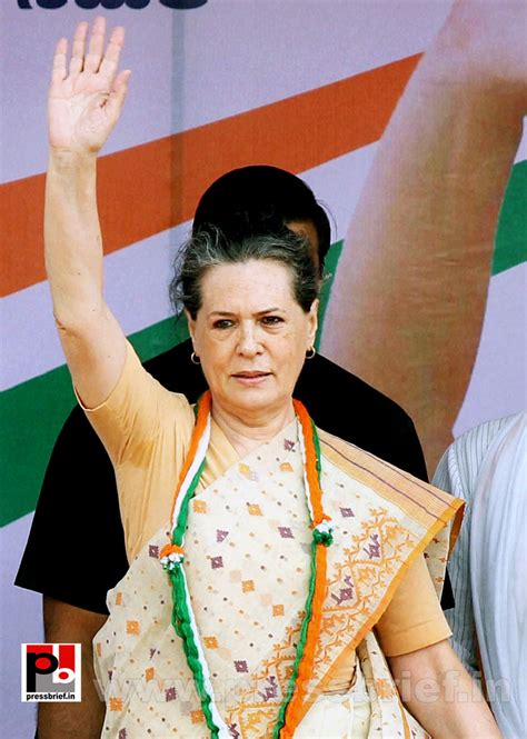 Sonia Gandhi in Karnataka; says PM has full support of the Congress ...