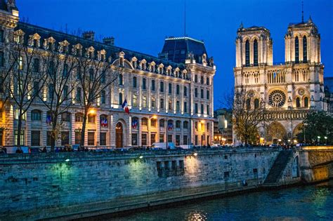 9 Amazing Paris Landmarks & How to See Them Without Crowds