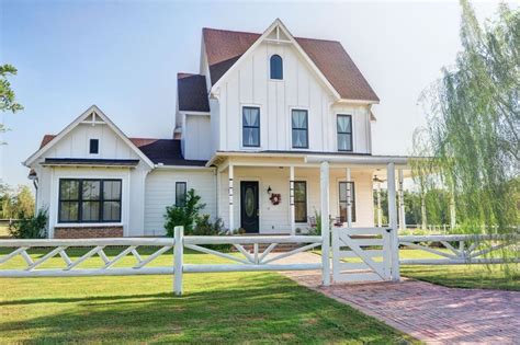 30 Gorgeous Farmhouses Across America | Modern farmhouse exterior ...