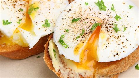 Here's the simple trick to mastering poached eggs, eggs benedict HD ...