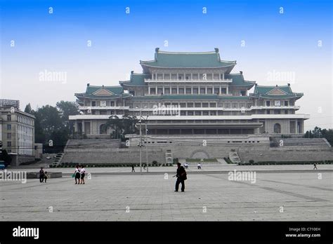 Old palace, Pyongyang, North Korea Stock Photo - Alamy