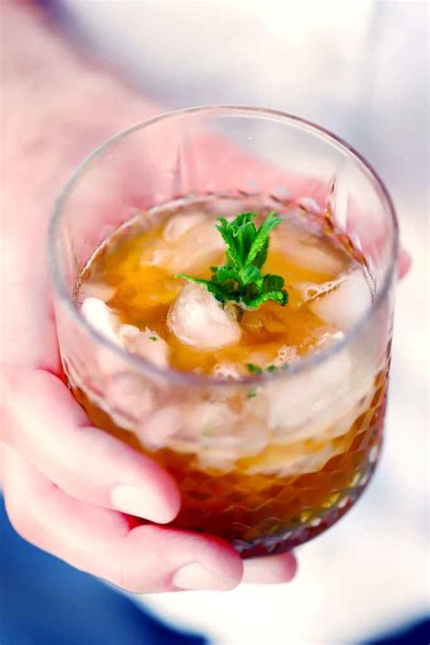 Mint Julep Cocktails (easy- no simple syrup needed!) - Bowl of Delicious