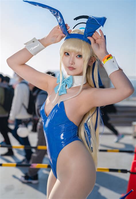 Cosplay Extravaganza at Comiket 103: Stunning 'Bunny' Characters Captivate Attendees - GAMINGDEPUTY