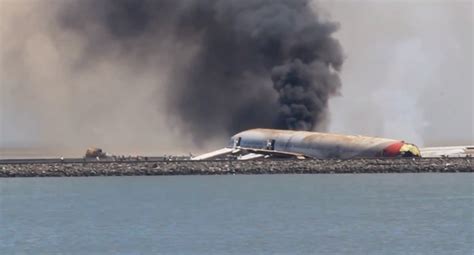 Boeing 777 Crash Video Shows Detail Of Plane Evacuation | HuffPost