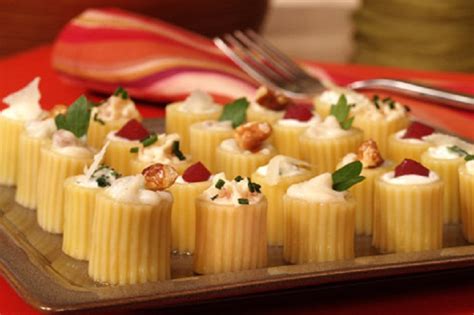 MEZZI RIGATONI WITH GORGONZOLA CHEESE AND WALNUT FILLING | Barilla For Professionals