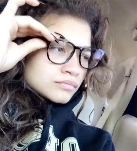 Top 16 Pictures of Zendaya Without Makeup | Styles At Life