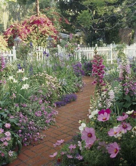 32 Lovely Flower Garden Design Ideas To Beautify Your Outdoor ...