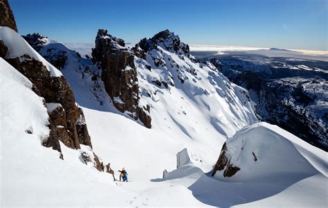 Ski Cradle Mountain Couloir Crazy in Tasmania | SnowAction