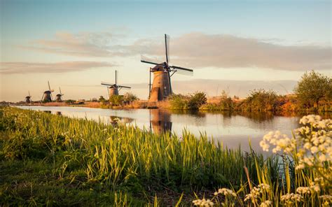 Kinderdijk: Overtourism reaches Holland's 18th century windmills