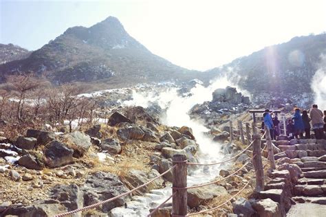 Owakudani-Valley japan hakone (8) - Living + Nomads – Travel tips, Guides, News & Information!