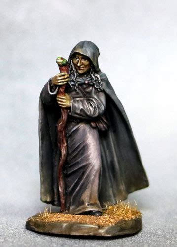 Female Witch / Old Crone with Staff | Dark Sword Miniatures