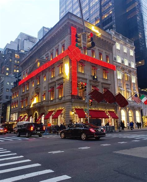 The best pictures of Christmas in New York - Slaylebrity