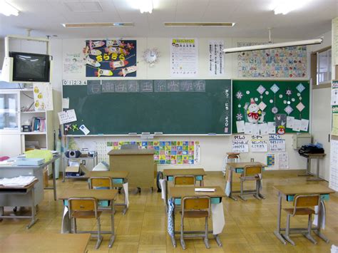 File:Hitane Elementary School 1st grade classroom.jpg