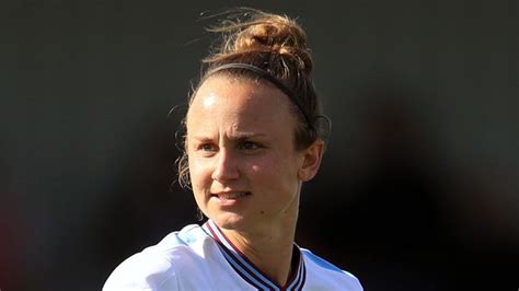 Martha Thomas: Manchester United Women sign Scotland international striker | Football News | Sky ...