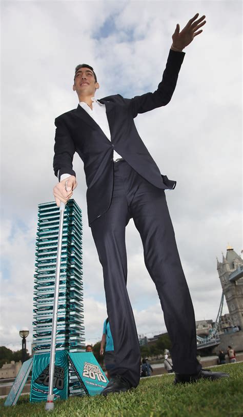 Sultan Kosen Photos Photos - The New Tallest Man In The World Visits London For The First Time ...