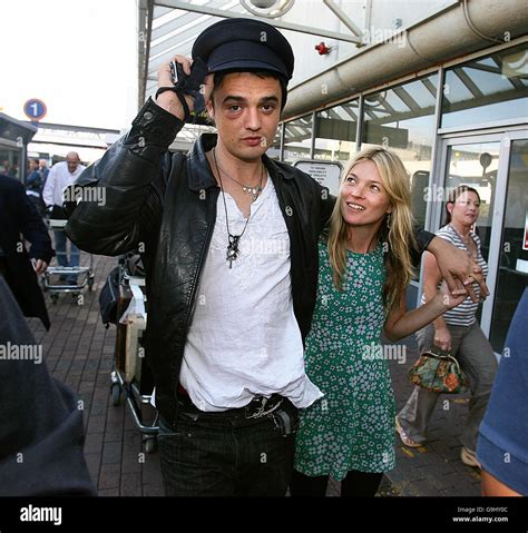 Kate Moss and Pete Doherty at Dublin Airport Stock Photo - Alamy