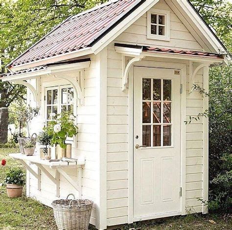 35 Beautiful Backyard Shed Landscaping Ideas - MAGZHOUSE