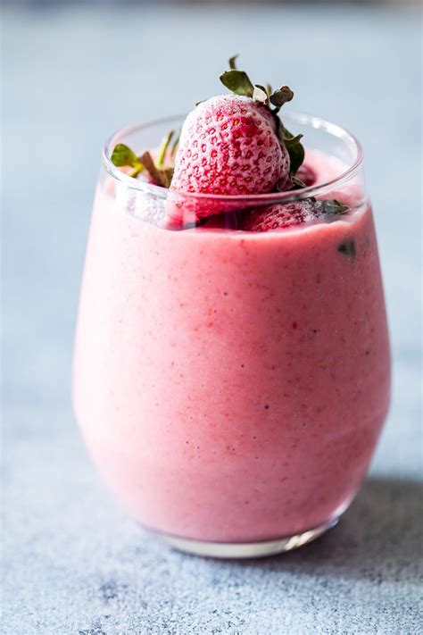 Frozen Strawberry Greek Yogurt Smoothie (10 minute Breakfast)