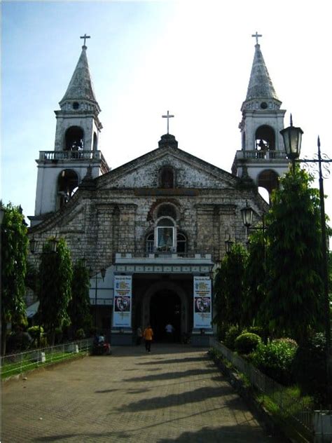 Jaro Cathedral in Iloilo City, Philippines | The Poor Traveler Itinerary Blog