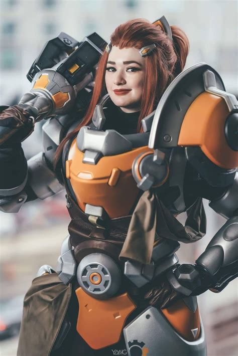 Brigitte cosplay from Overwatch | Armure cosplay, Cosplay impressionnant, Overwatch