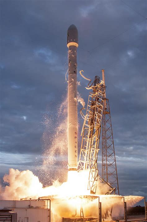 Falcon 9 Rocket Launch By Spacex Photograph by Spacex/science Photo Library